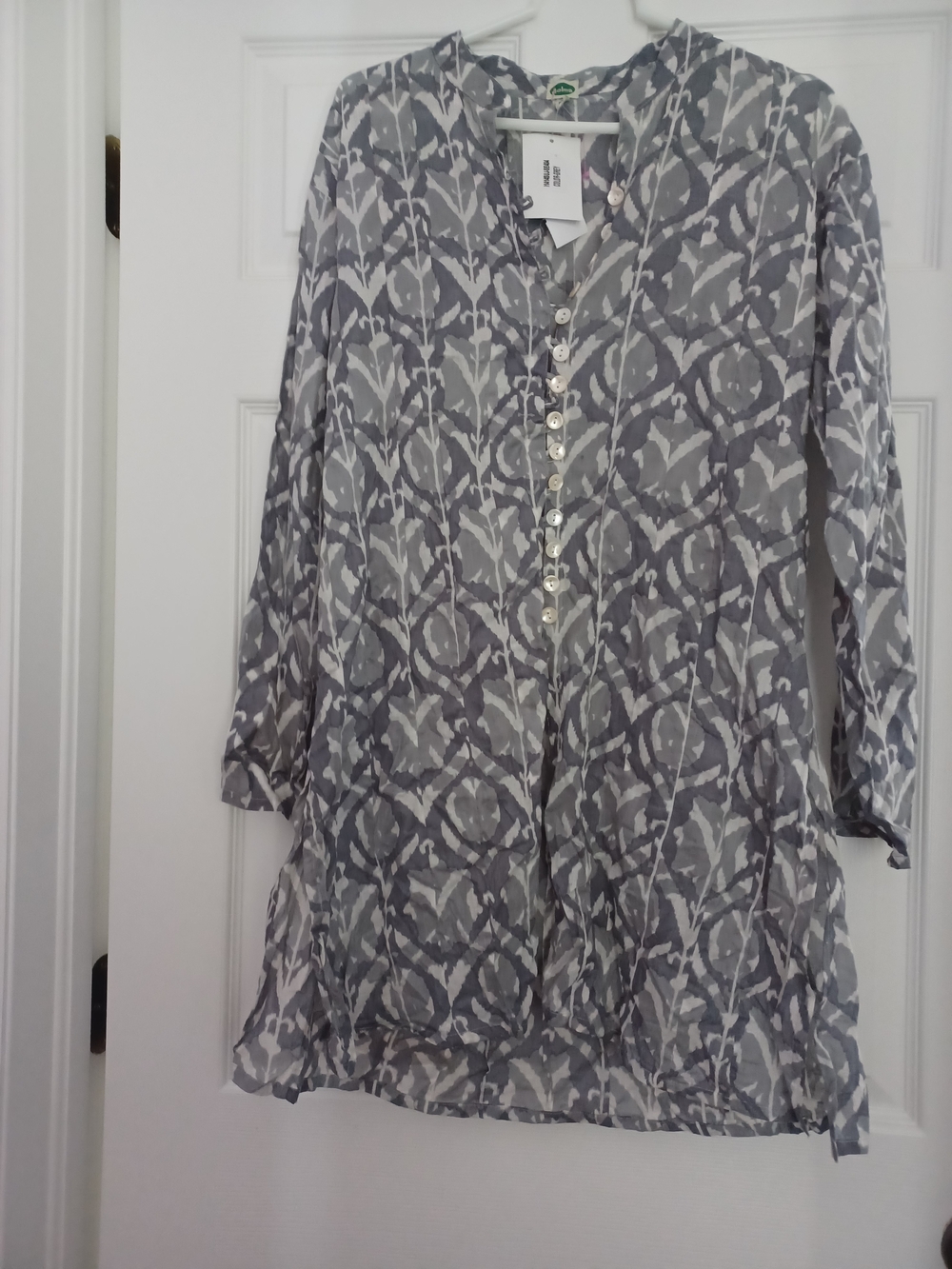 Dolma Womens Size XL NWT Button-Front Gray Patterned V-Neck Tunic